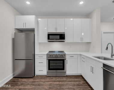 521 Lake Avenue - Photo Thumbnail 2