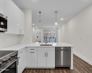 521 Lake Avenue - Photo Thumbnail 13