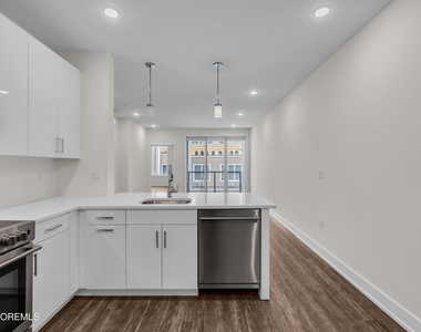 521 Lake Avenue - Photo Thumbnail 1