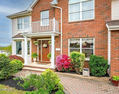 15 Alexander Court - Photo Thumbnail 1