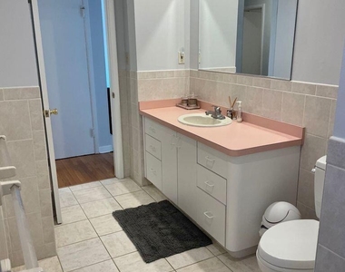 21 Berg Avenue - Photo Thumbnail 15