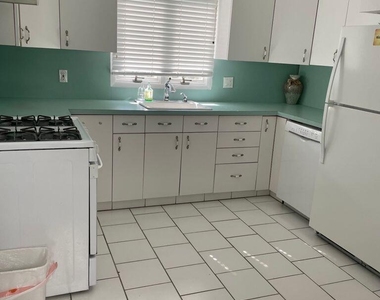 21 Berg Avenue - Photo Thumbnail 3