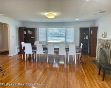 21 Berg Avenue - Photo Thumbnail 4