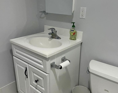 21 Berg Avenue - Photo Thumbnail 7