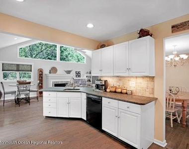 5 Arlene Drive - Photo Thumbnail 3