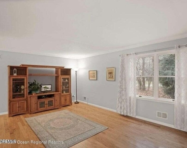 5 Shepherds Way - Photo Thumbnail 10