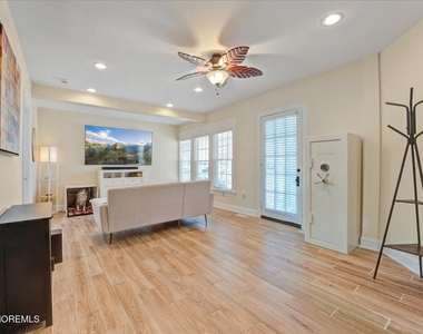 110 5th Avenue - Photo Thumbnail 2