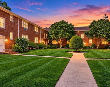 364 Westwood Avenue - Photo Thumbnail 4