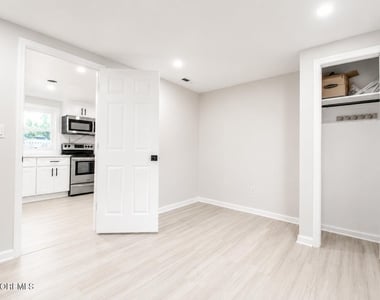246 Brookside Avenue - Photo Thumbnail 10