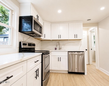 246 Brookside Avenue - Photo Thumbnail 5