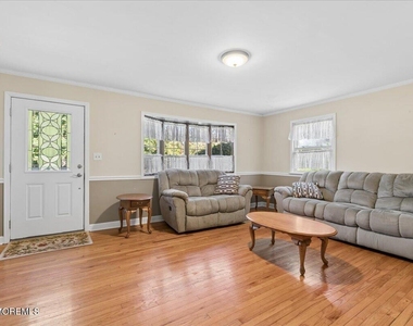 9 Ikes Lane - Photo Thumbnail 3