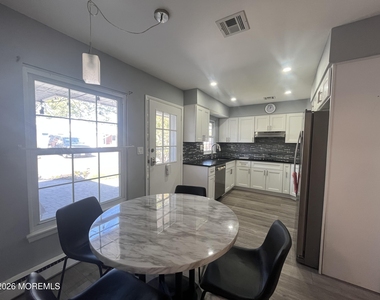 1023b Shetland Drive - Photo Thumbnail 7