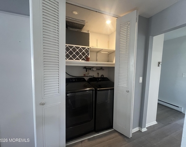1023b Shetland Drive - Photo Thumbnail 11