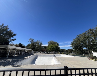 1023b Shetland Drive - Photo Thumbnail 23