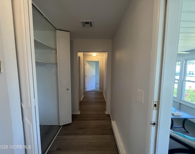 1023b Shetland Drive - Photo Thumbnail 10