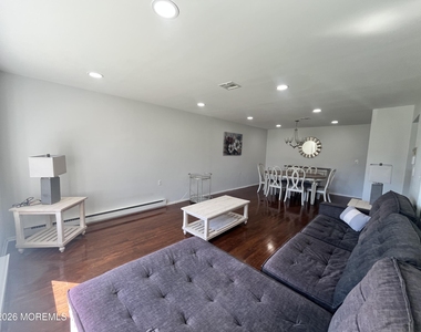 1023b Shetland Drive - Photo Thumbnail 9