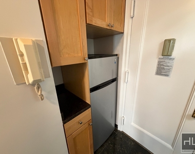 East 84th Street - Photo Thumbnail 4