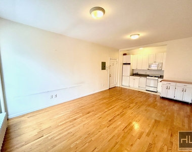 West 72 Street - Photo Thumbnail 2