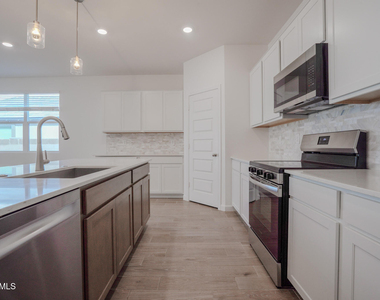 24192 W Hacienda Avenue - Photo Thumbnail 4