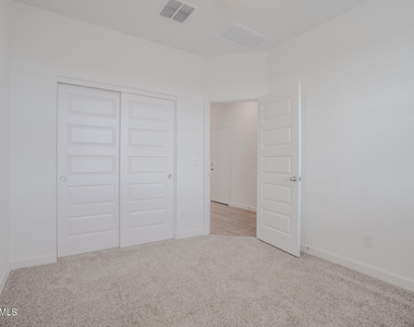24192 W Hacienda Avenue - Photo Thumbnail 12