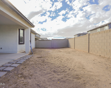 24192 W Hacienda Avenue - Photo Thumbnail 27