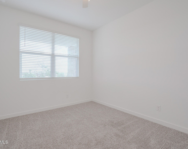 24192 W Hacienda Avenue - Photo Thumbnail 11
