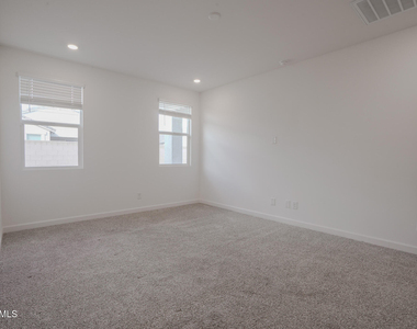 24192 W Hacienda Avenue - Photo Thumbnail 21