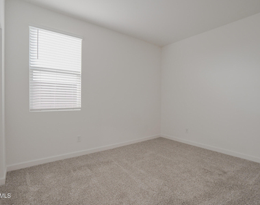 24192 W Hacienda Avenue - Photo Thumbnail 13