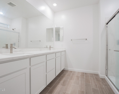 24192 W Hacienda Avenue - Photo Thumbnail 23