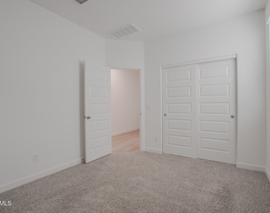 24192 W Hacienda Avenue - Photo Thumbnail 14