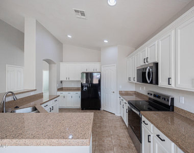 16874 W Tonbridge Street - Photo Thumbnail 11