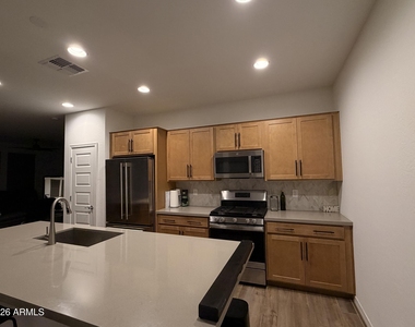 3757 N 100th Avenue - Photo Thumbnail 6