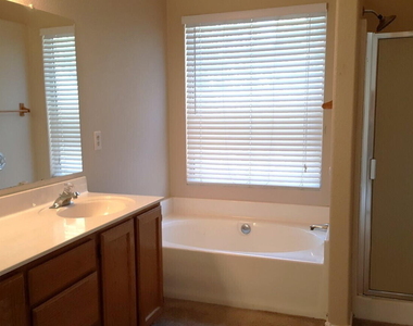 6702 N 89th Avenue - Photo Thumbnail 2