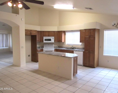 6702 N 89th Avenue - Photo Thumbnail 7