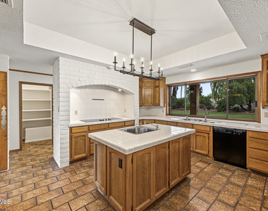 6301 E Naumann Drive - Photo Thumbnail 7