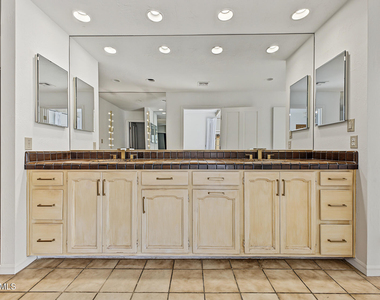 6301 E Naumann Drive - Photo Thumbnail 22