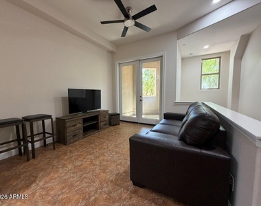 555 W 6th Street - Photo Thumbnail 4