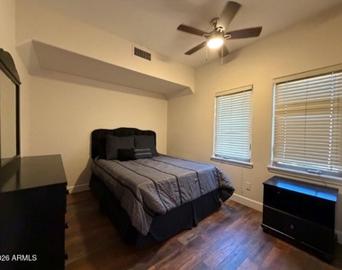 555 W 6th Street - Photo Thumbnail 11