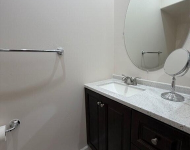 555 W 6th Street - Photo Thumbnail 13