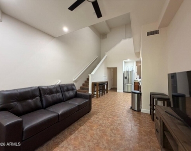 555 W 6th Street - Photo Thumbnail 5