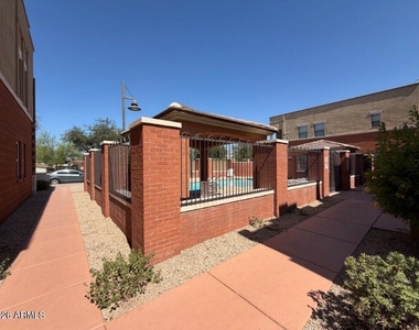 555 W 6th Street - Photo Thumbnail 20