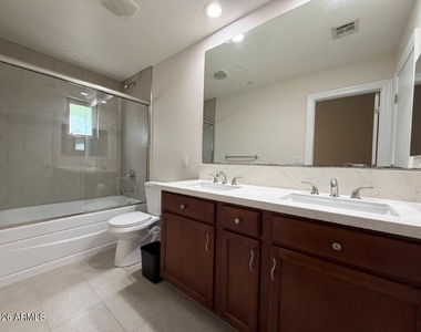 555 W 6th Street - Photo Thumbnail 10