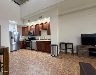 555 W 6th Street - Photo Thumbnail 2