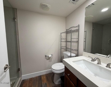 555 W 6th Street - Photo Thumbnail 15