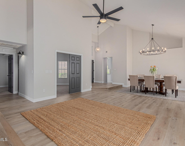 3225 E Briarwood Terrace - Photo Thumbnail 4