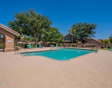 3225 E Briarwood Terrace - Photo Thumbnail 35