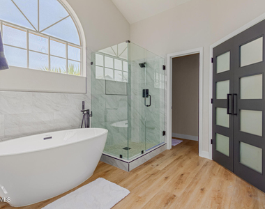3225 E Briarwood Terrace - Photo Thumbnail 16