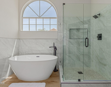 3225 E Briarwood Terrace - Photo Thumbnail 15