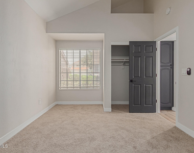 3225 E Briarwood Terrace - Photo Thumbnail 23