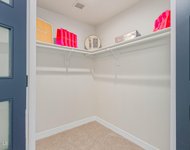 3225 E Briarwood Terrace - Photo Thumbnail 18